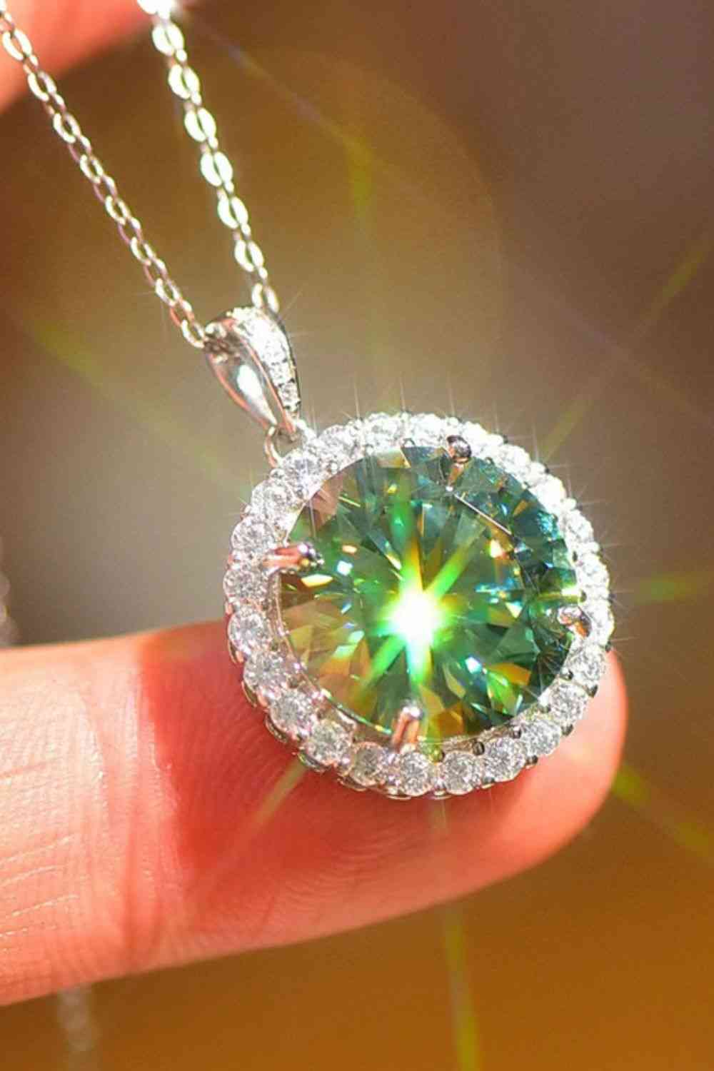 10 carate green moissanite pendant in sterling silver setting
