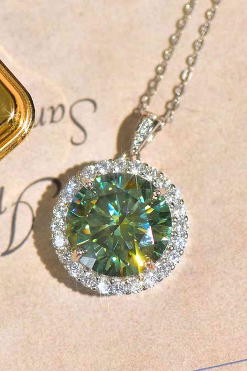 10 carate green moissanite pendant in sterling silver setting