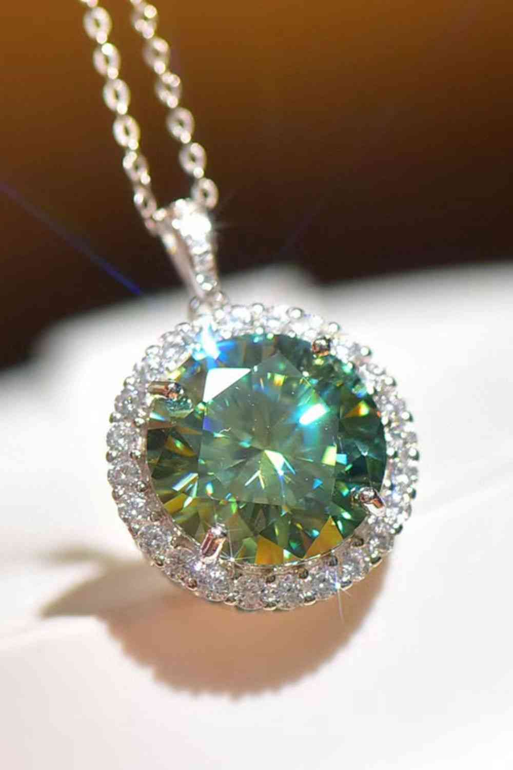 10 carate green moissanite pendant in sterling silver setting